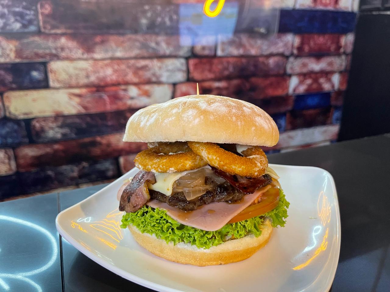 MEGA BURGER